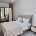 Aurora Apartment Qerret